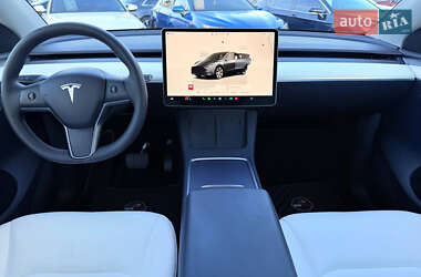 Позашляховик / Кросовер Tesla Model Y 2024 в 