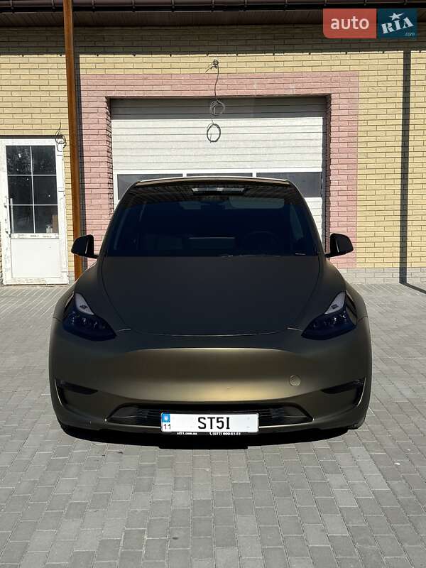 Tesla Model Y 2024