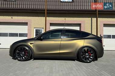Внедорожник / Кроссовер Tesla Model Y 2024 в 