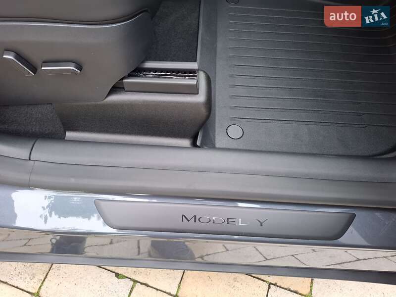 Позашляховик / Кросовер Tesla Model Y 2023 в Києві