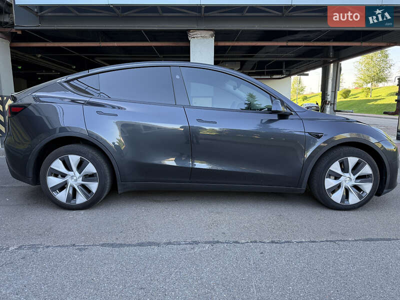 Внедорожник / Кроссовер Tesla Model Y 2024 в Киеве