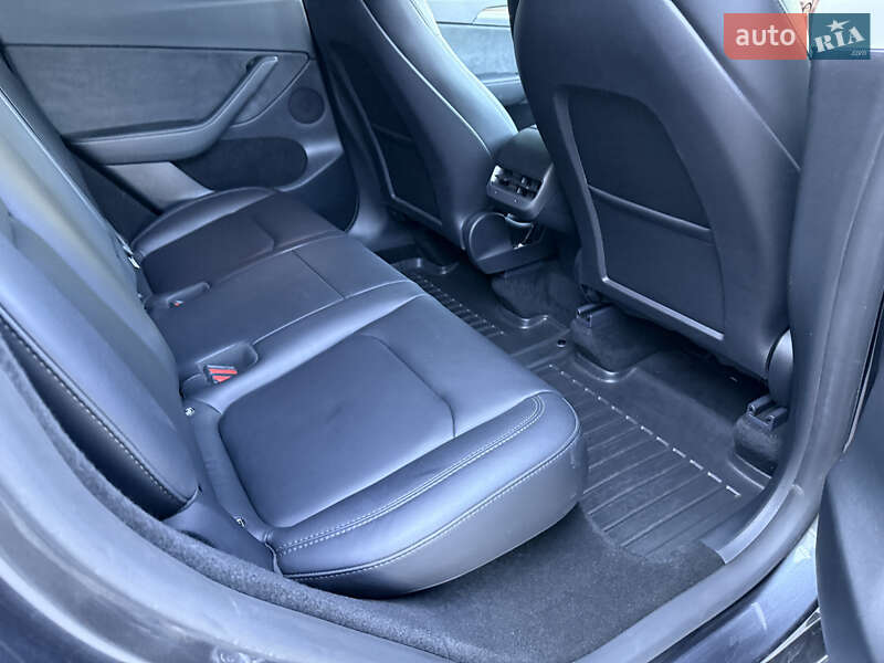 Внедорожник / Кроссовер Tesla Model Y 2024 в Киеве