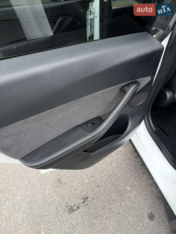 Позашляховик / Кросовер Tesla Model Y 2022 в Вінниці фото 13 Позашляховик / Кросовер Tesla Model Y 2022 в Вінниці
