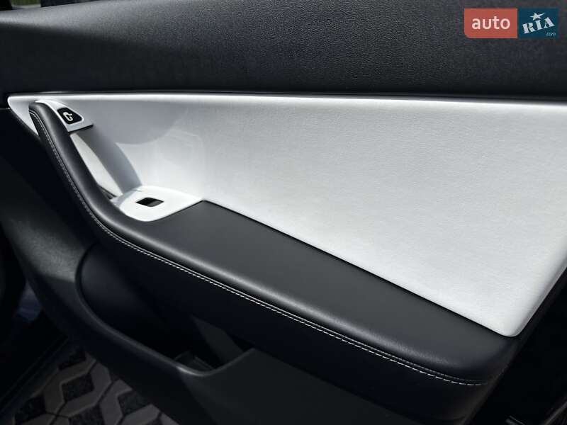 Внедорожник / Кроссовер Tesla Model Y 2022 в Луцке