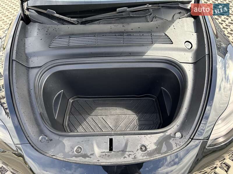 Внедорожник / Кроссовер Tesla Model Y 2022 в Луцке