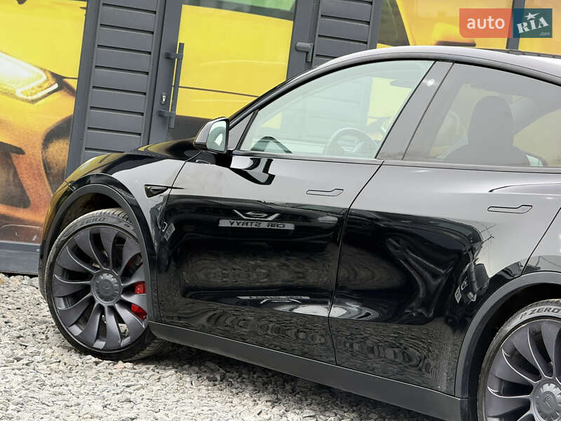 Позашляховик / Кросовер Tesla Model Y 2021 в Стрию