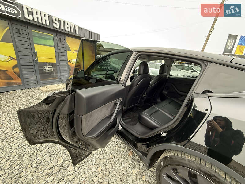 Позашляховик / Кросовер Tesla Model Y 2021 в Стрию