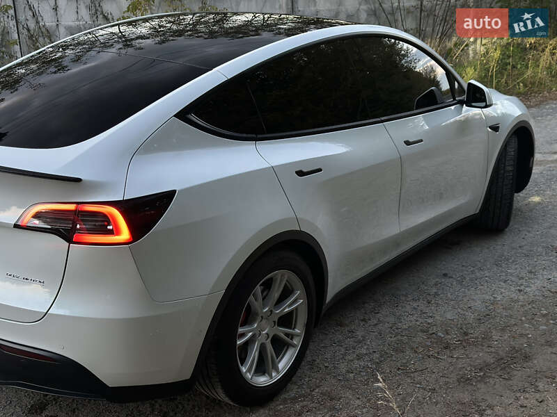 Позашляховик / Кросовер Tesla Model Y 2021 в Володимирі