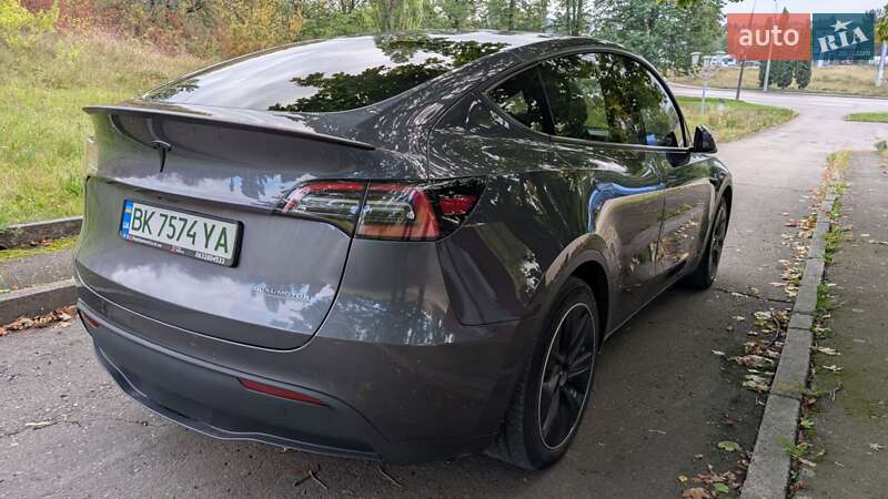 Внедорожник / Кроссовер Tesla Model Y 2021 в Ровно