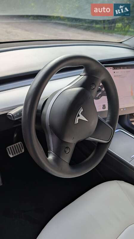 Внедорожник / Кроссовер Tesla Model Y 2021 в Ровно