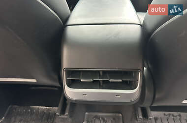 Внедорожник / Кроссовер Tesla Model Y 2021 в 