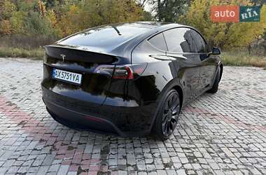 Позашляховик / Кросовер Tesla Model Y 2024 в 