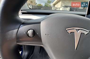 Позашляховик / Кросовер Tesla Model Y 2021 в 