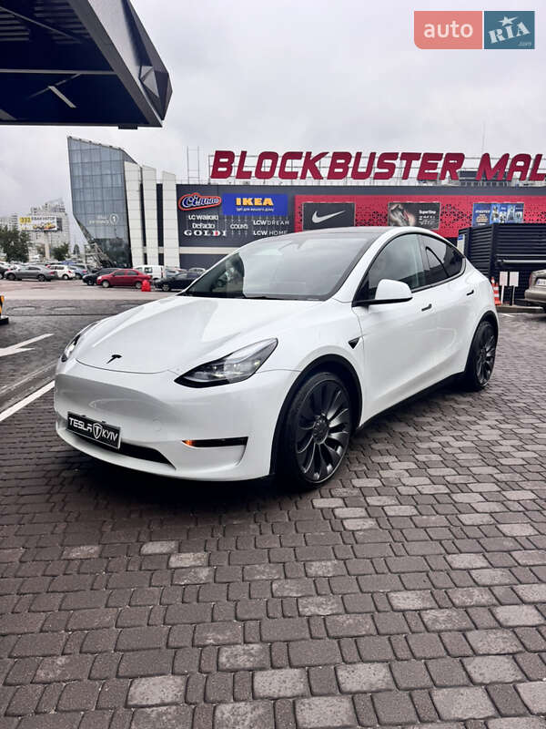 Tesla Model Y 2024