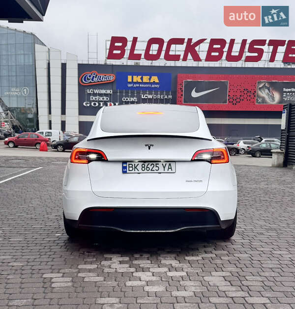 Позашляховик / Кросовер Tesla Model Y 2024 в Києві