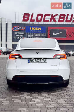 Позашляховик / Кросовер Tesla Model Y 2024 в 