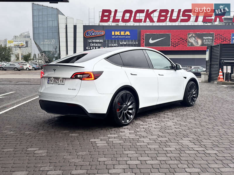 Позашляховик / Кросовер Tesla Model Y 2024 в Києві