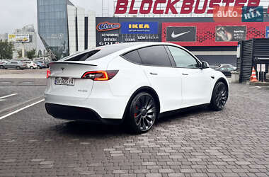 Позашляховик / Кросовер Tesla Model Y 2024 в 
