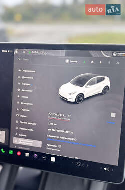 Позашляховик / Кросовер Tesla Model Y 2024 в 