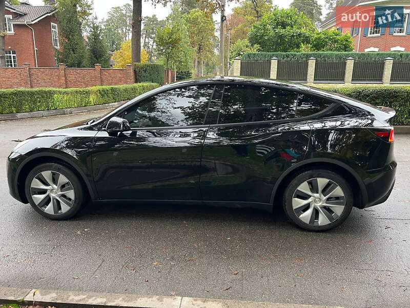 Позашляховик / Кросовер Tesla Model Y 2024 в Києві