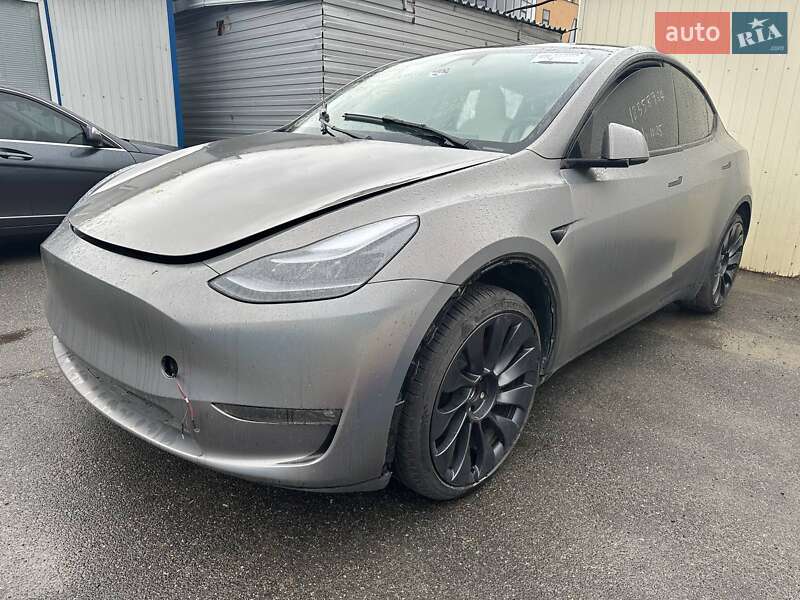 Tesla Model Y 2024