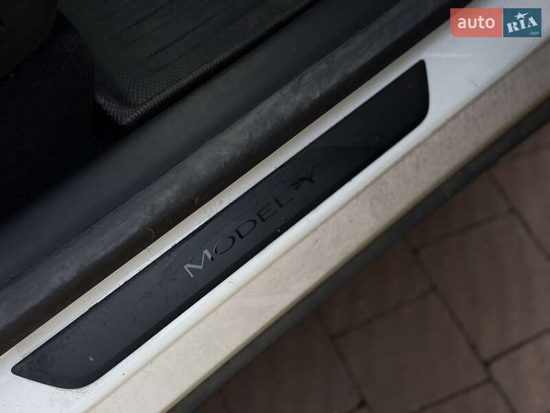 Внедорожник / Кроссовер Tesla Model Y 2022 в Луцке
