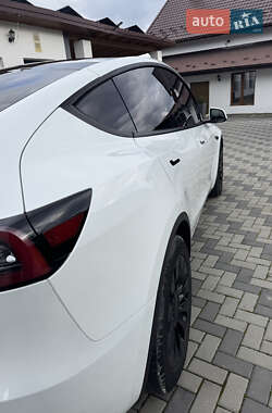 Позашляховик / Кросовер Tesla Model Y 2023 в 