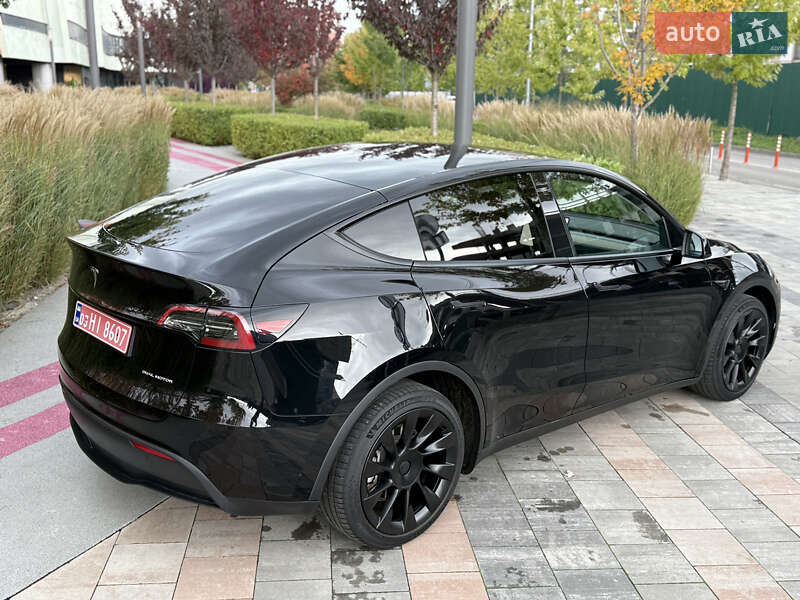 Внедорожник / Кроссовер Tesla Model Y 2023 в Киеве