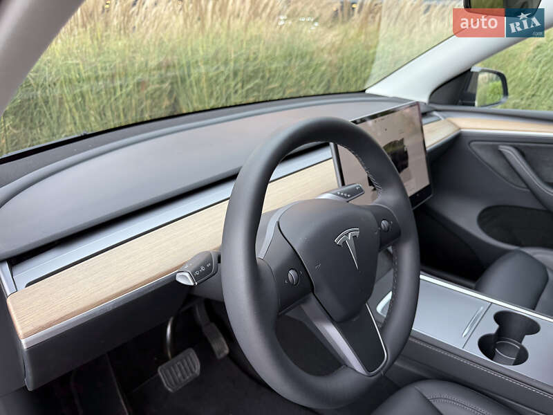 Внедорожник / Кроссовер Tesla Model Y 2023 в Киеве