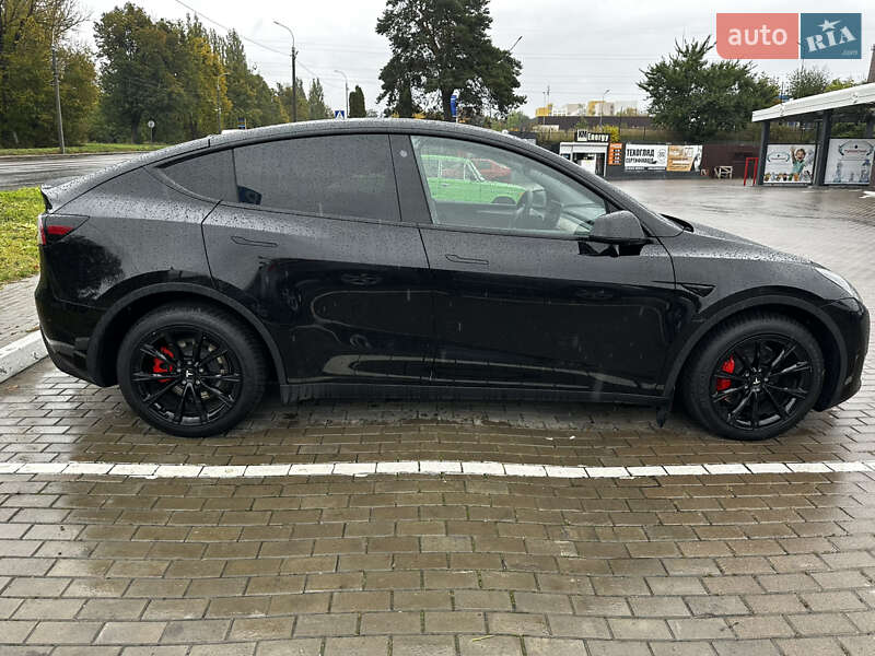 Позашляховик / Кросовер Tesla Model Y 2024 в Рівному