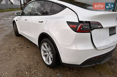 Позашляховик / Кросовер Tesla Model Y 2021 в 