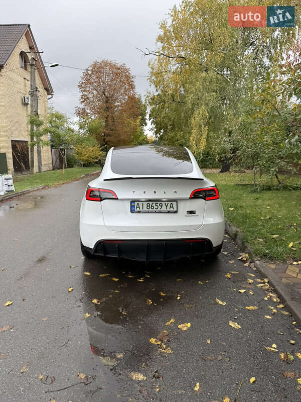 Внедорожник / Кроссовер Tesla Model Y 2020 в Вишневом