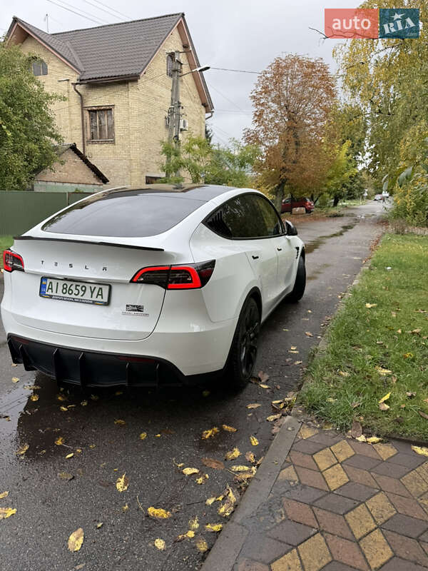 Внедорожник / Кроссовер Tesla Model Y 2020 в Вишневом