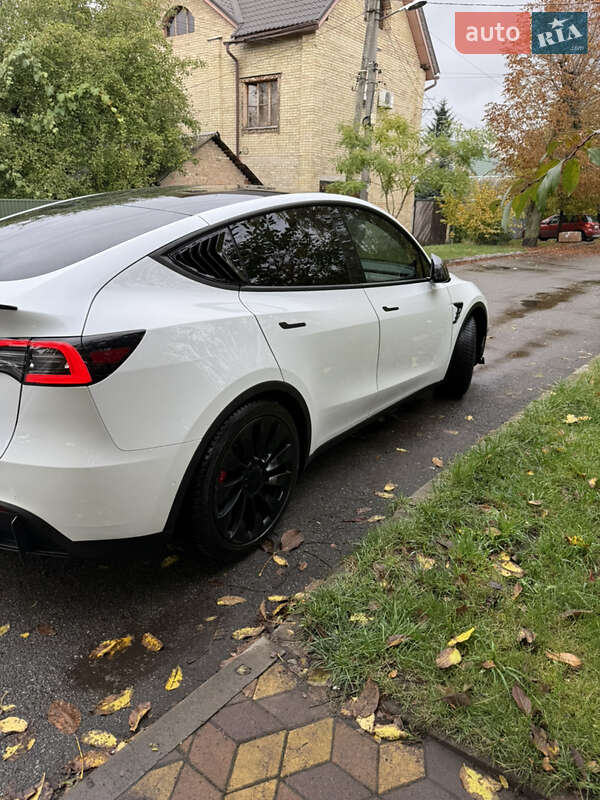 Внедорожник / Кроссовер Tesla Model Y 2020 в Вишневом