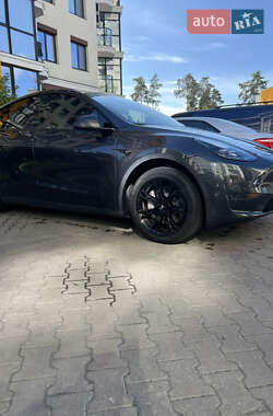 Позашляховик / Кросовер Tesla Model Y 2024 в 