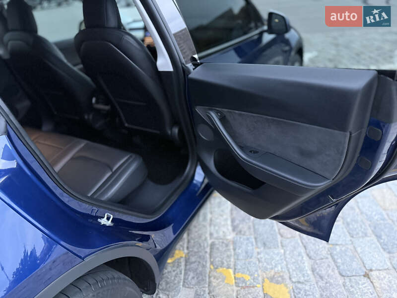 Позашляховик / Кросовер Tesla Model Y 2021 в Харкові