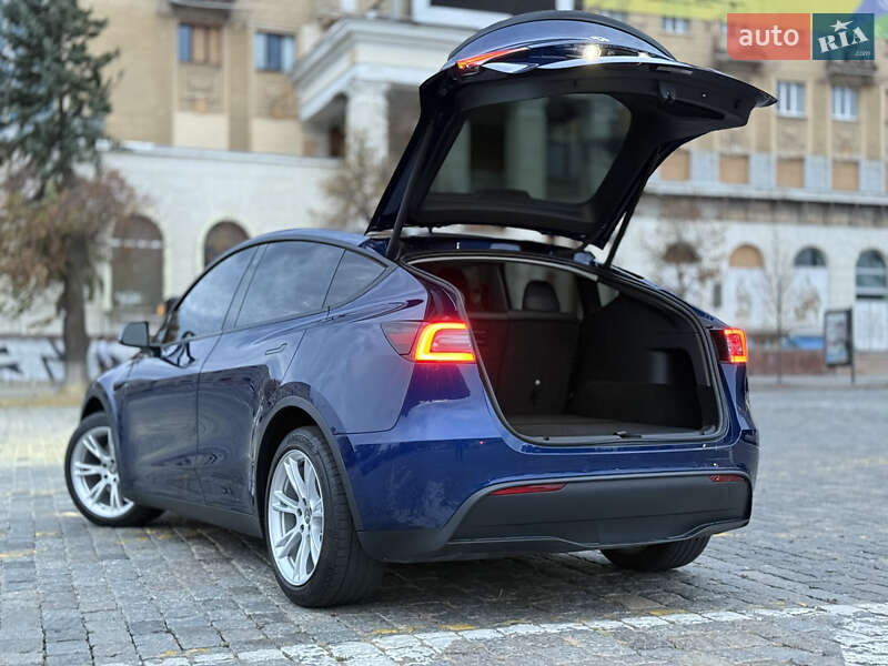 Позашляховик / Кросовер Tesla Model Y 2021 в Харкові