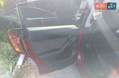 Позашляховик / Кросовер Tesla Model Y 2024 в 