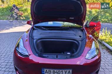 Позашляховик / Кросовер Tesla Model Y 2024 в 