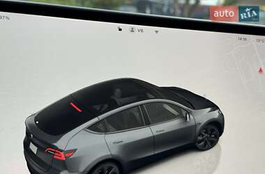 Позашляховик / Кросовер Tesla Model Y 2024 в 