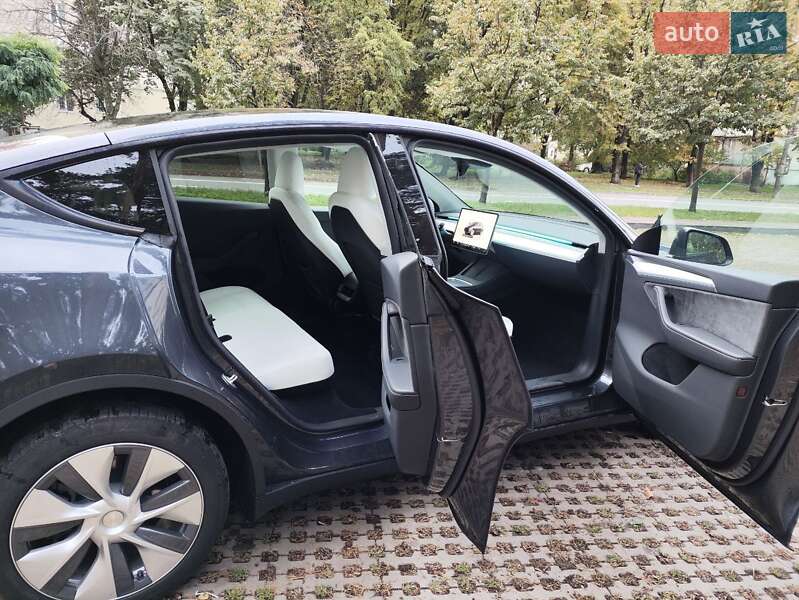 Позашляховик / Кросовер Tesla Model Y 2024 в Києві