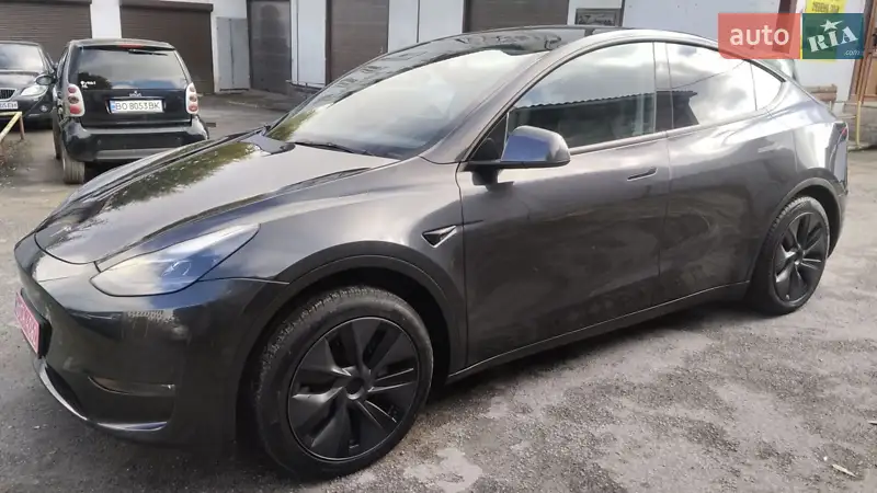 Tesla Model Y 2024