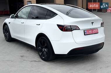 Позашляховик / Кросовер Tesla Model Y 2024 в 