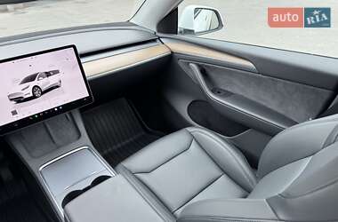 Позашляховик / Кросовер Tesla Model Y 2024 в 