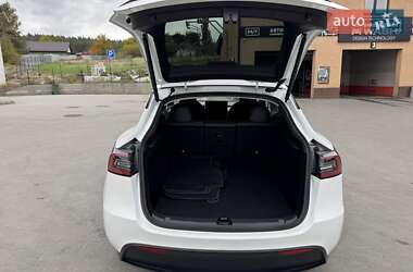 Позашляховик / Кросовер Tesla Model Y 2024 в 