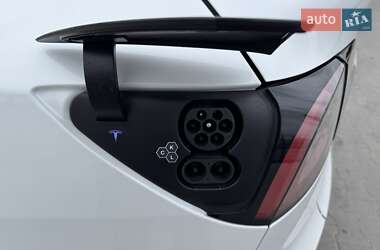Позашляховик / Кросовер Tesla Model Y 2024 в 