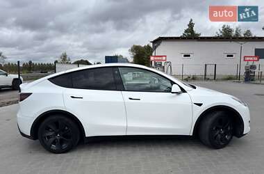 Позашляховик / Кросовер Tesla Model Y 2024 в 