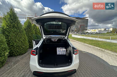 Позашляховик / Кросовер Tesla Model Y 2022 в  фото 12 Позашляховик / Кросовер Tesla Model Y 2022 в