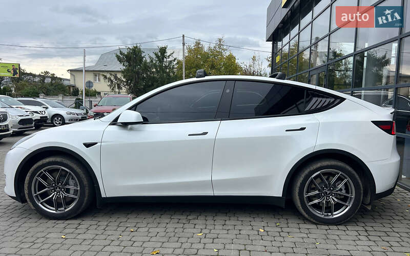 Позашляховик / Кросовер Tesla Model Y 2023 в Івано-Франківську