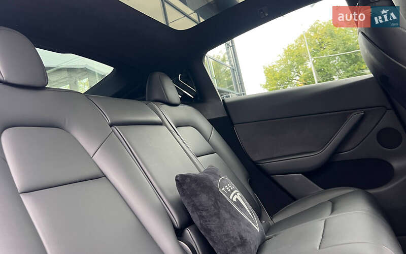 Позашляховик / Кросовер Tesla Model Y 2023 в Івано-Франківську